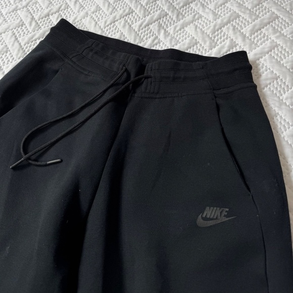 Nike Tech Fleece Black Size Small Man Woman Unisex Activwear Capris Joggers - Picture 2 of 10
